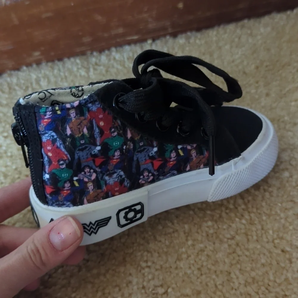 Ground Up Toddler Size 5 Justice League High top sneakers- DC Lace up